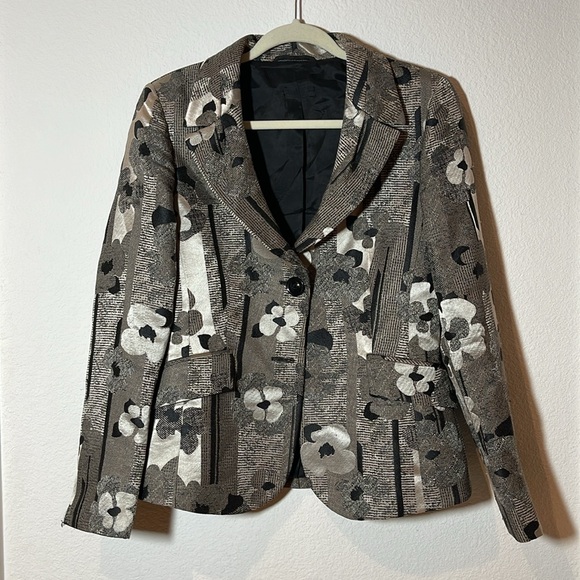 Pretty Patterned Blazer - Picture 8 of 9